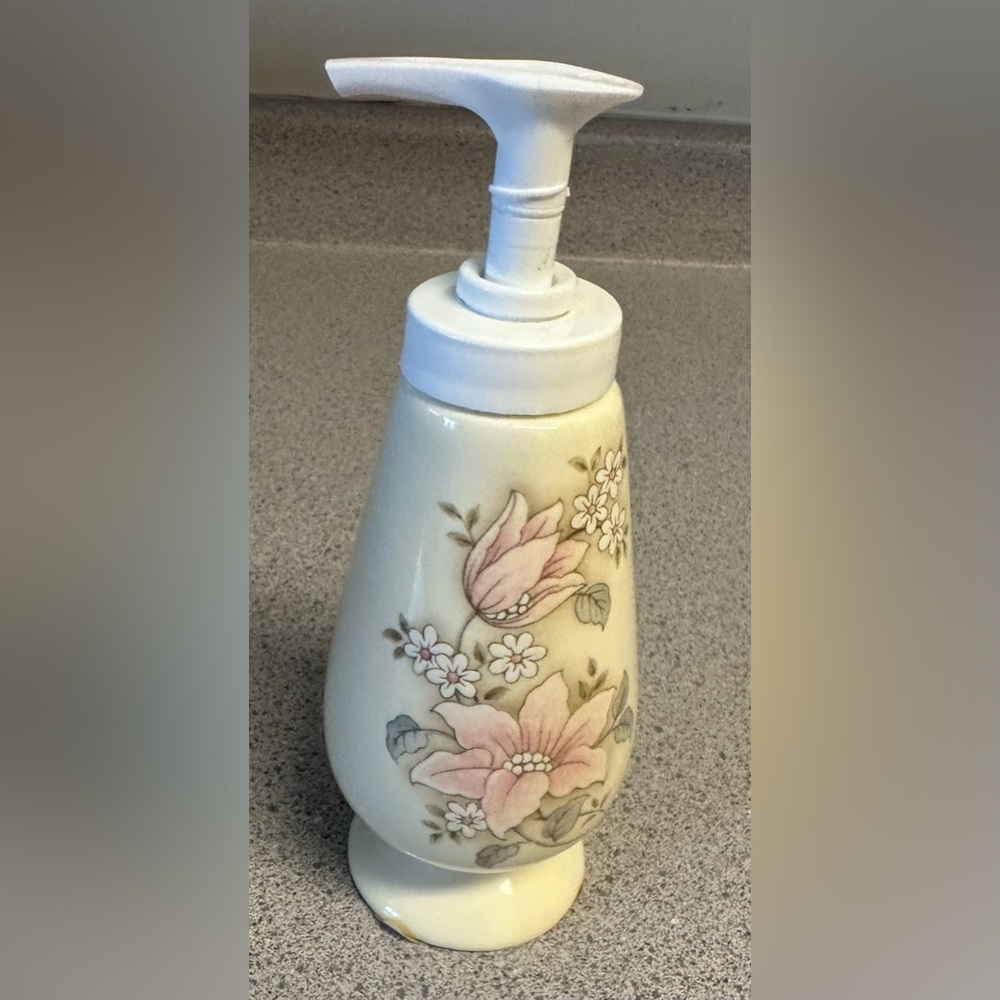 Floral Cream Bathroom Decor Set - Picture 6 of 14